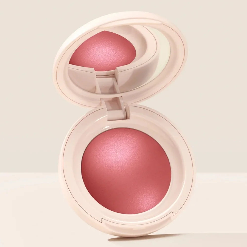 Un blush poudre soyeux et lumineux pour un teint radieux en un instant
