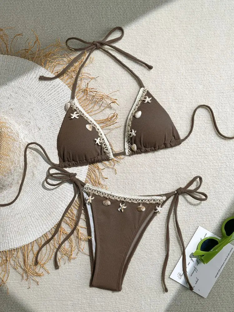 Bikini Halter Étoile de Mer & Coquillages – Look Plage Tendance et Sexy