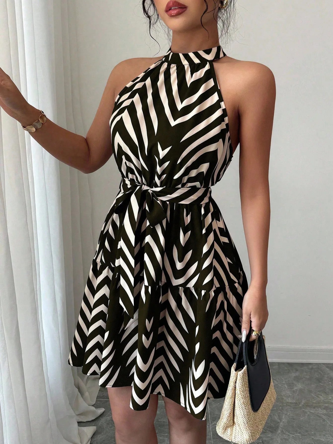 Robe Courte Trapèze à Col Montant Sans Manches – Style Chic Minimaliste & Confort
