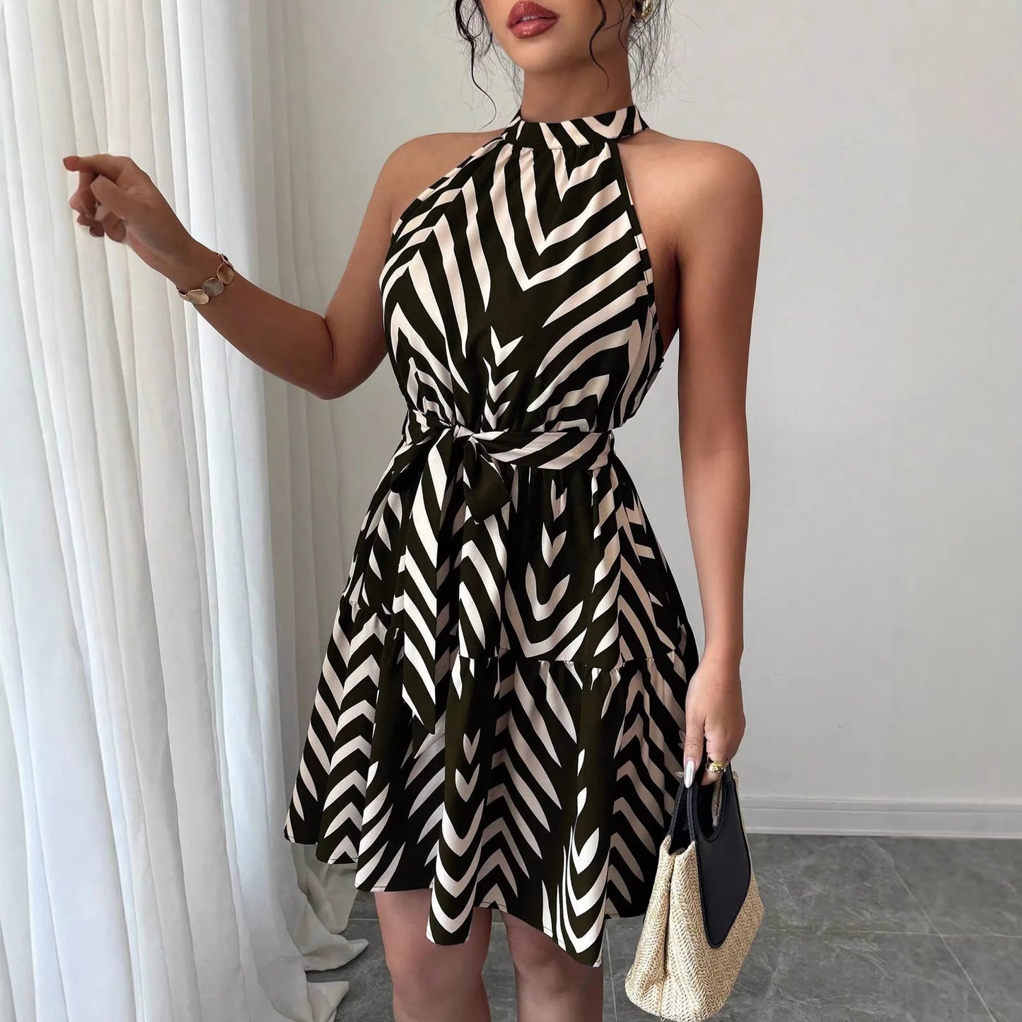 Robe Courte Trapèze à Col Montant Sans Manches – Style Chic Minimaliste & Confort