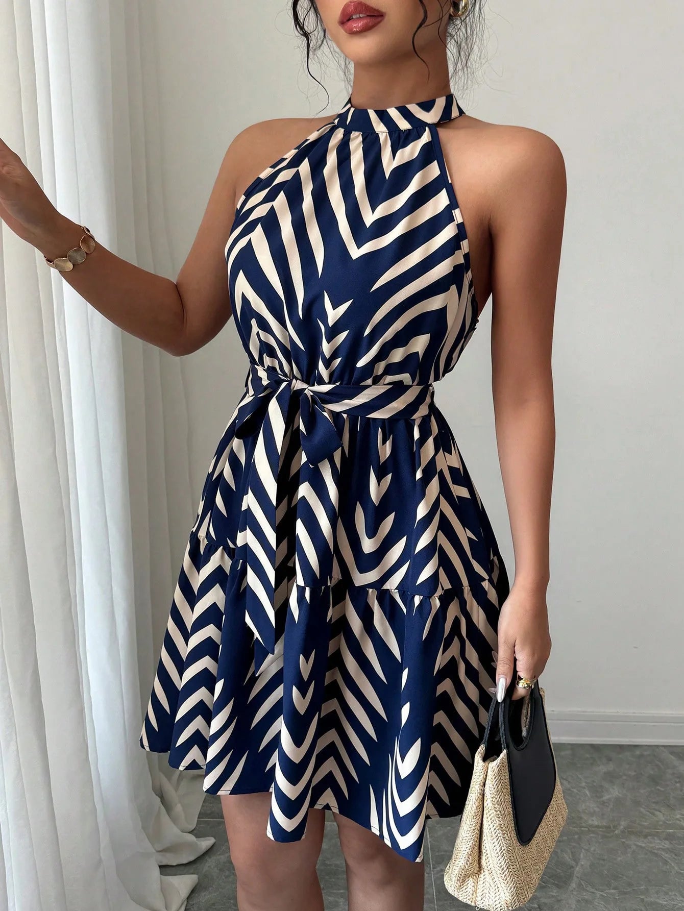 Robe Courte Trapèze à Col Montant Sans Manches – Style Chic Minimaliste & Confort