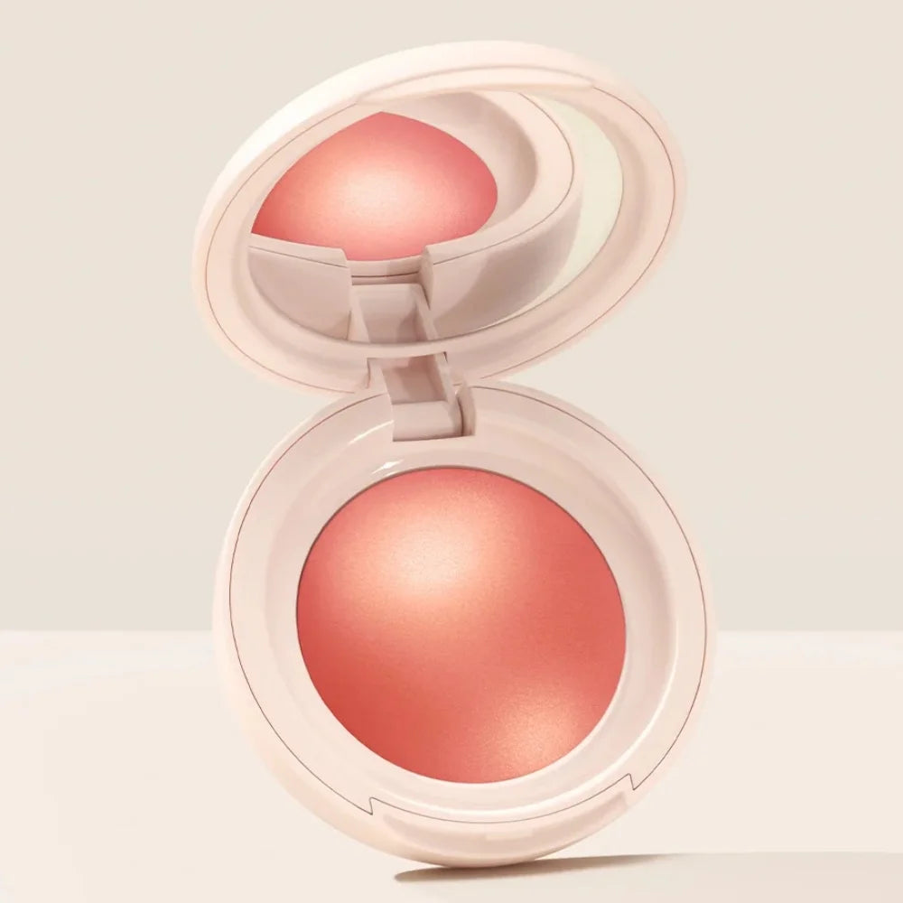 Un blush poudre soyeux et lumineux pour un teint radieux en un instant
