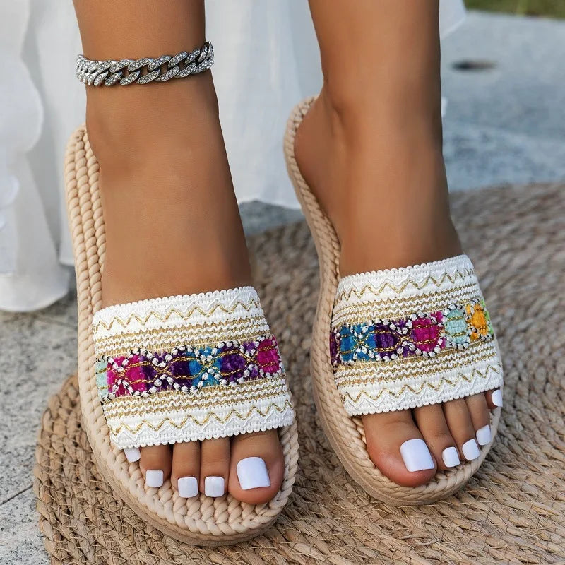 Mules Plates Bohèmes à Pompons – Style Designer d'Été