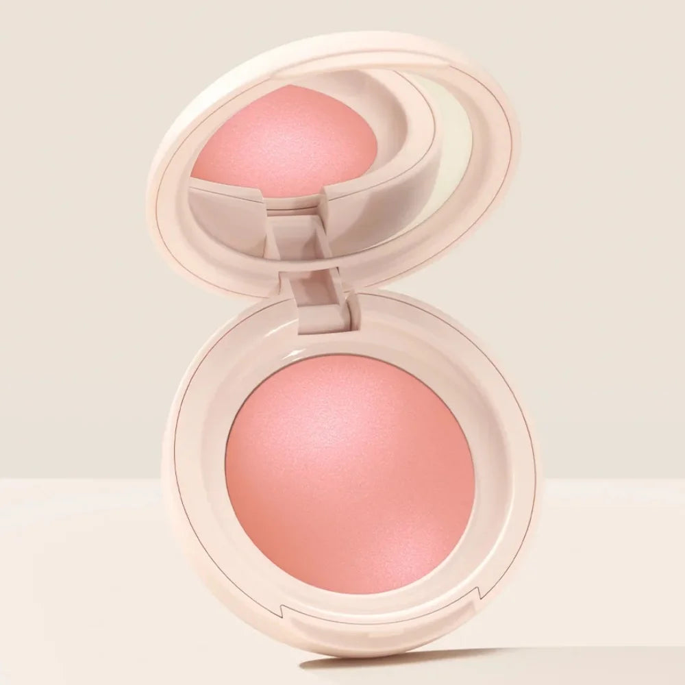 Un blush poudre soyeux et lumineux pour un teint radieux en un instant
