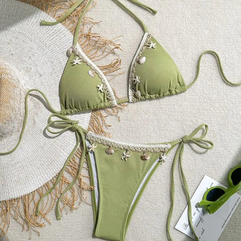 Bikini Halter Étoile de Mer & Coquillages – Look Plage Tendance et Sexy