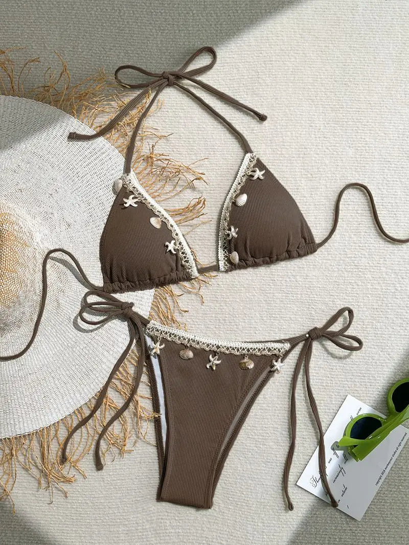 Bikini Halter Étoile de Mer & Coquillages – Look Plage Tendance et Sexy