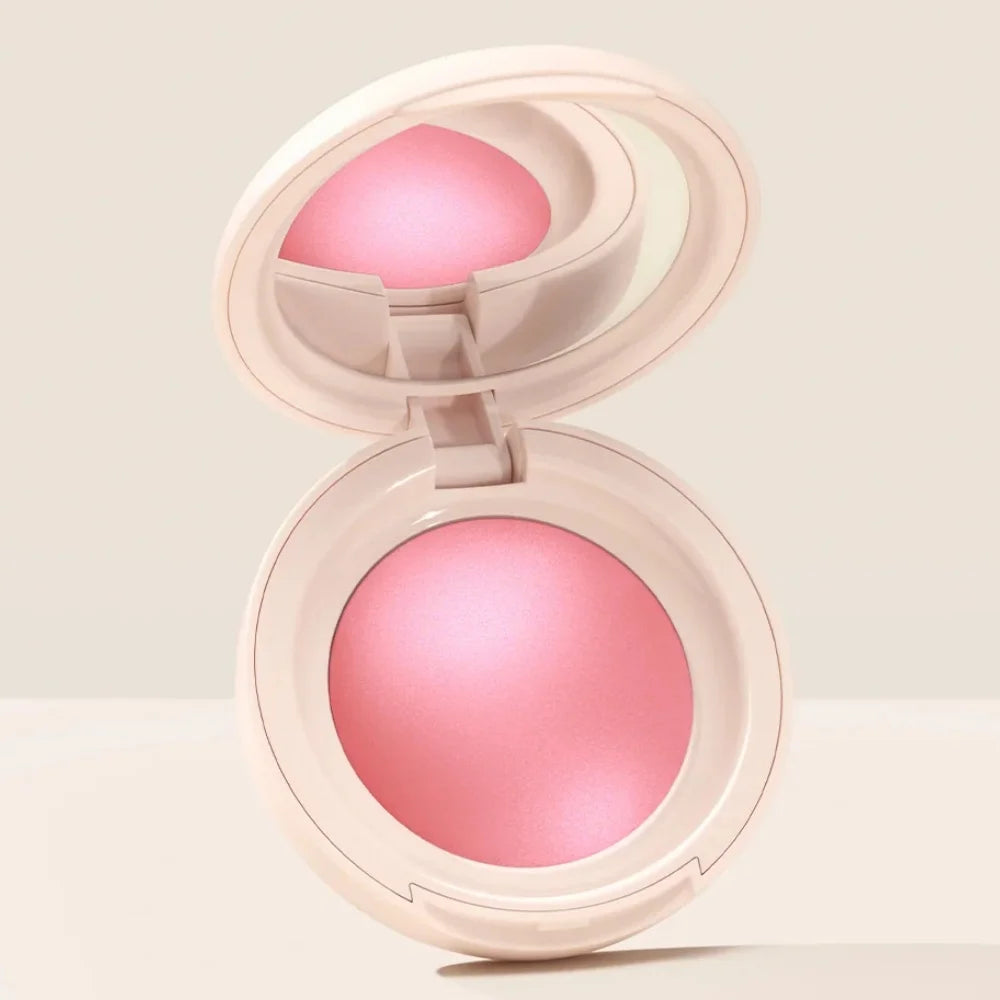 Un blush poudre soyeux et lumineux pour un teint radieux en un instant
